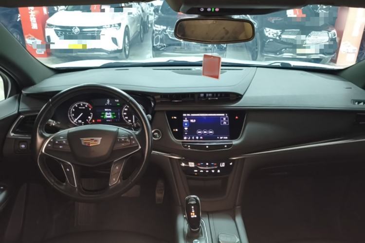 Used Cadillac XT5 2021 28T Luxury Model Center Console