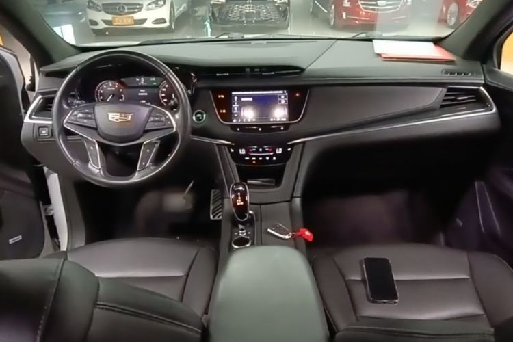 Used Cadillac XT5 2021 2.0T Four-Wheel Drive Luxury Version Center Console
