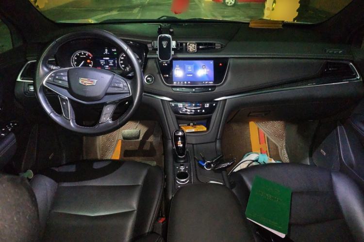 Used Cadillac XT5 2021 28T Luxury Model Center Console