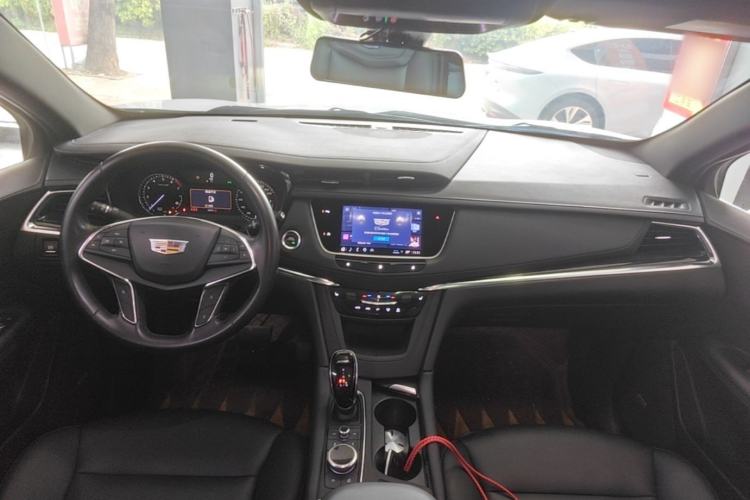Used Cadillac XT5 2021 28T Luxury Model Center Console