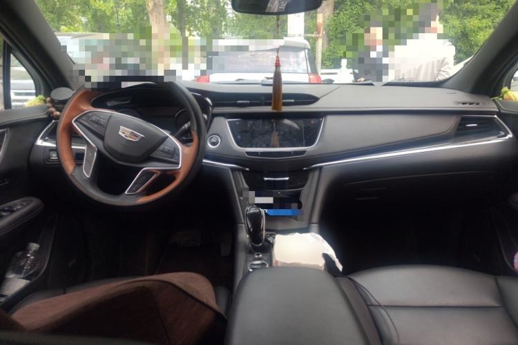Used Cadillac XT5 2021 2.0T Two-Wheel Drive Luxury Version Center Console