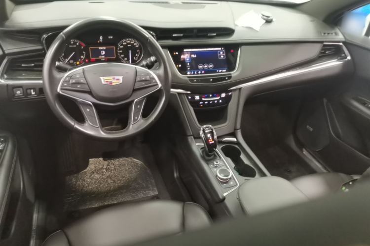 Used Cadillac XT5 2021 2.0T Two-Wheel Drive Luxury Version Center Console