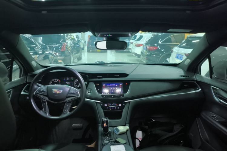 Used Cadillac XT5 2021 28T Luxury Model Center Console