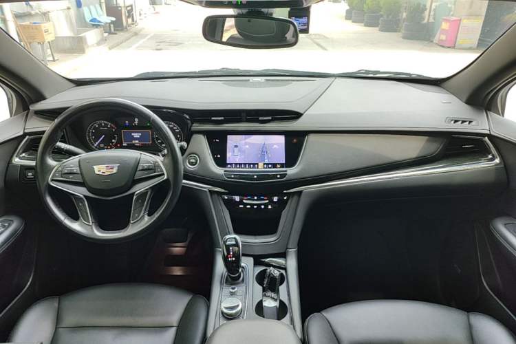 Used Cadillac XT5 2021 28T Luxury Model Center Console