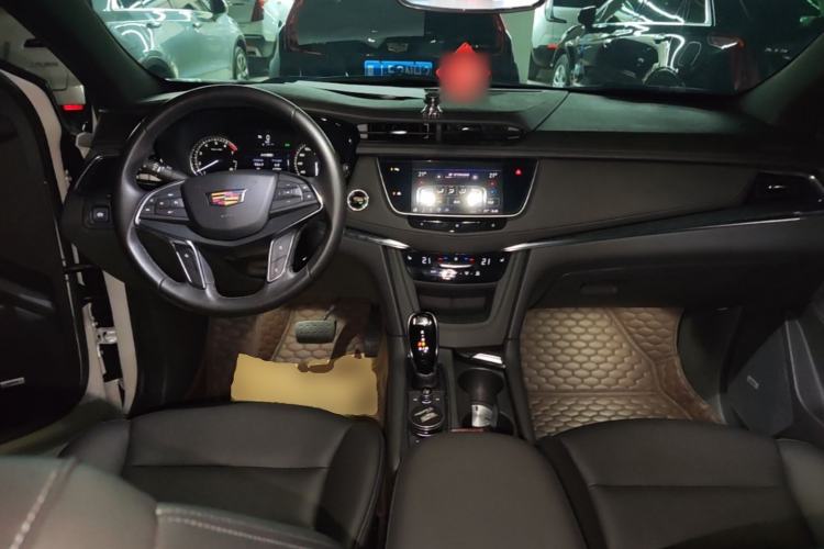 Used Cadillac XT5 2021 28T Luxury Model Center Console