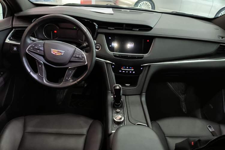 Used Cadillac XT5 2021 2.0T Two-Wheel Drive Luxury Version Center Console