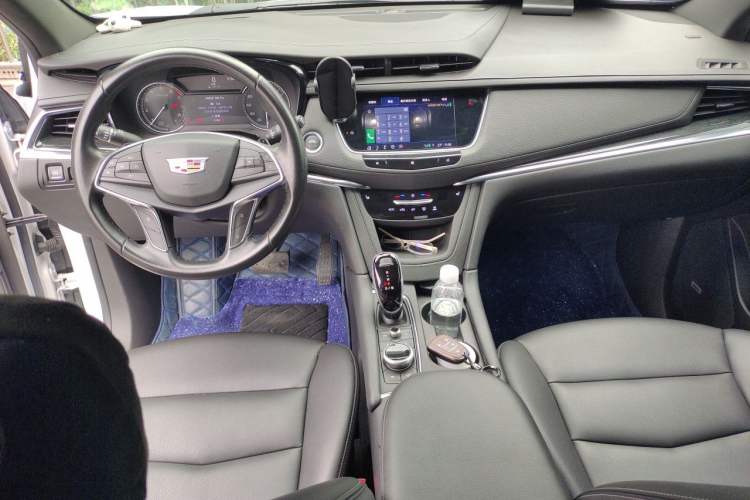 Used Cadillac XT5 2021 28T Luxury Model Center Console