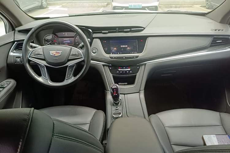 Used Cadillac XT5 2021 28T Luxury Model Center Console