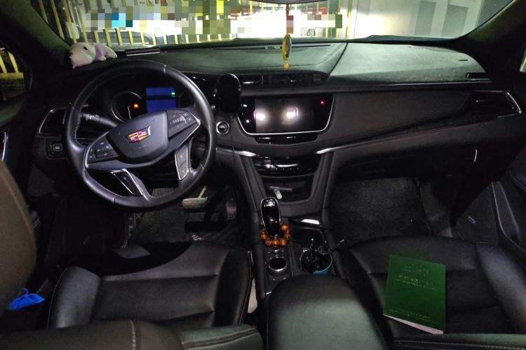Used Cadillac XT5 2021 28T Luxury Model Center Console