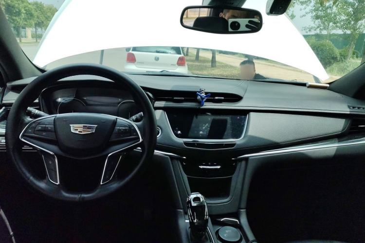 Used Cadillac XT5 2021 28T Luxury Model Center Console