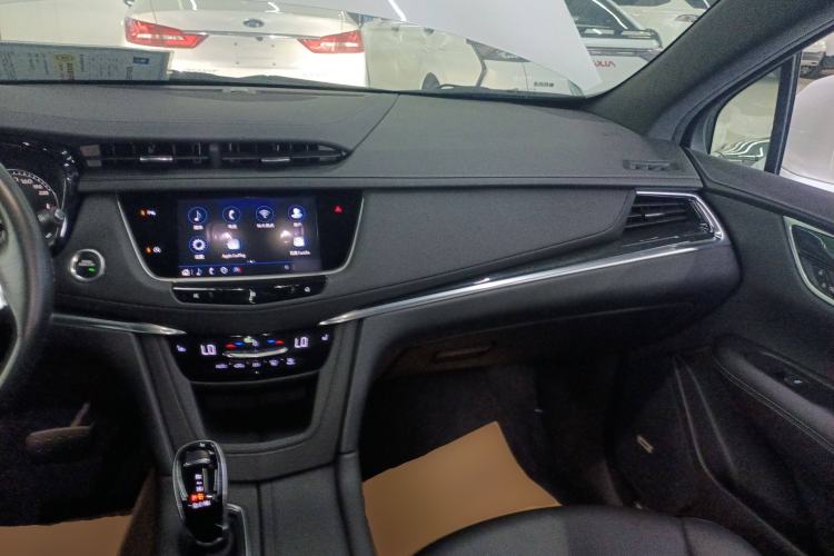 Used Cadillac XT5 2021 28T Luxury Model Center Console
