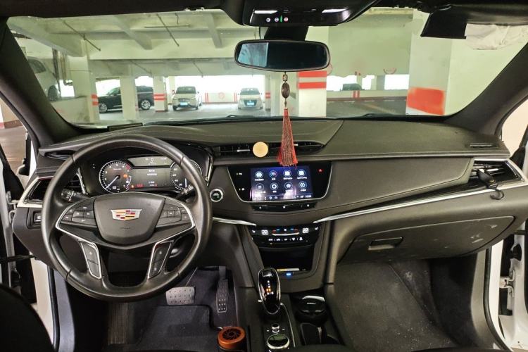 Used Cadillac XT5 2021 2.0T Two-Wheel Drive Luxury Version Center Console