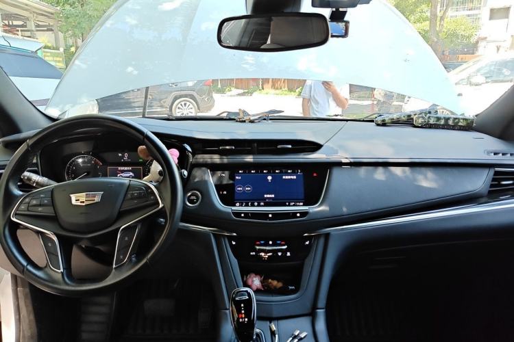 Used Cadillac XT5 2021 2.0T Two-Wheel Drive Luxury Version Center Console