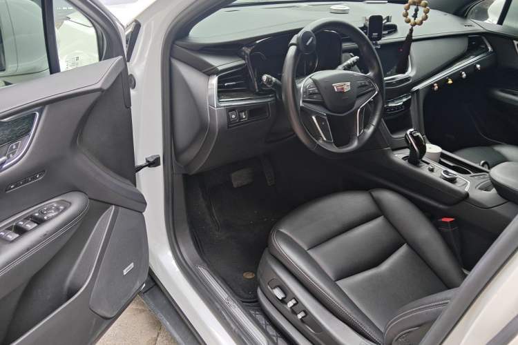Used Cadillac XT5 2021 28T Luxury Model Driver Seat