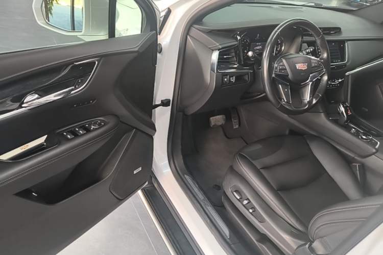 Used Cadillac XT5 2021 28T Luxury Model Driver Seat