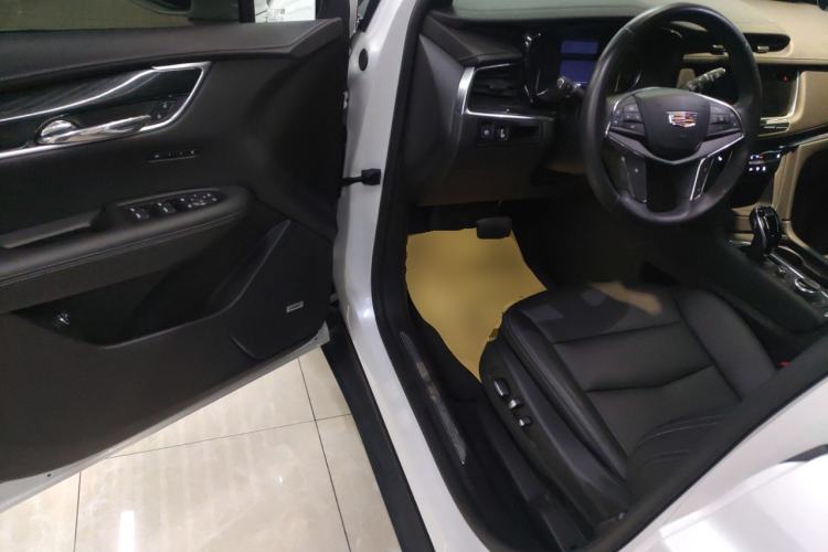 Used Cadillac XT5 2021 28T Luxury Model Driver Seat