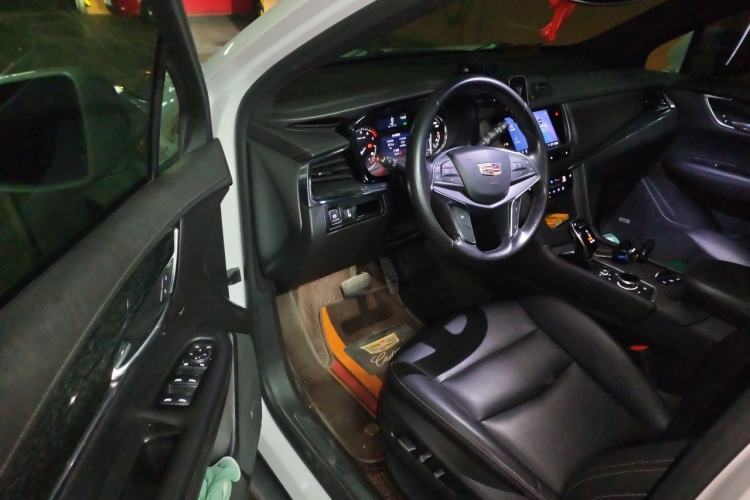 Used Cadillac XT5 2021 28T Luxury Model Driver Seat