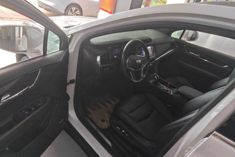 Used Cadillac XT5 2021 28T Luxury Model Driver Seat