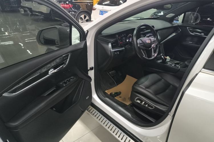 Used Cadillac XT5 2021 28T Luxury Model Driver Seat