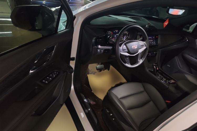 Used Cadillac XT5 2021 28T Luxury Model Driver Seat