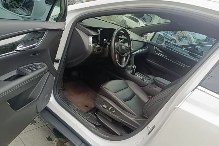 Used Cadillac XT5 2021 28T Luxury Model Driver Seat