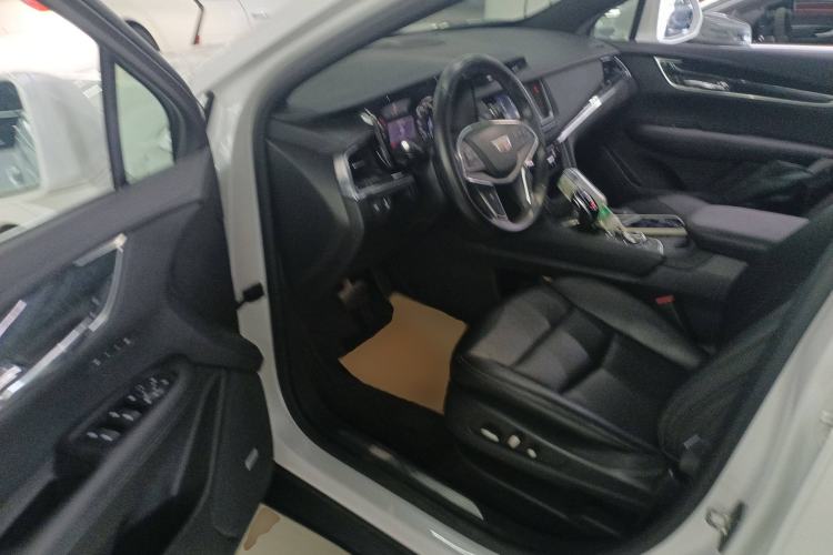 Used Cadillac XT5 2021 28T Luxury Model Driver Seat