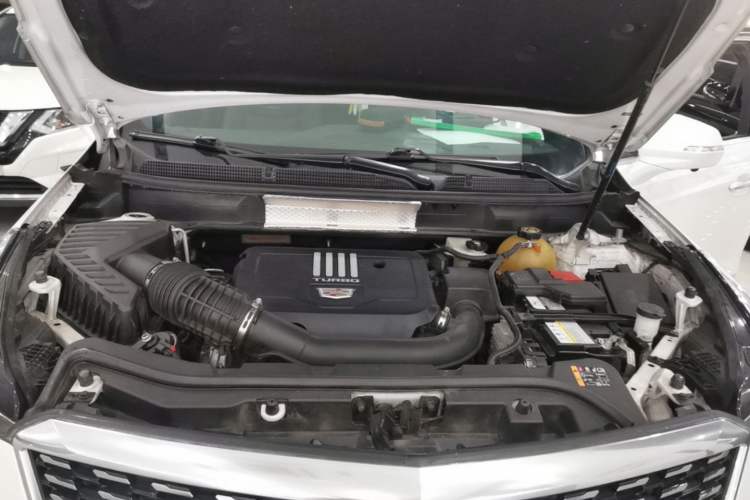 Used Cadillac XT5 2021 28T Luxury Model Engine Bay