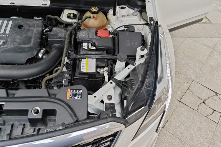 Used Cadillac XT5 2021 28T Luxury Model Engine Bay Left