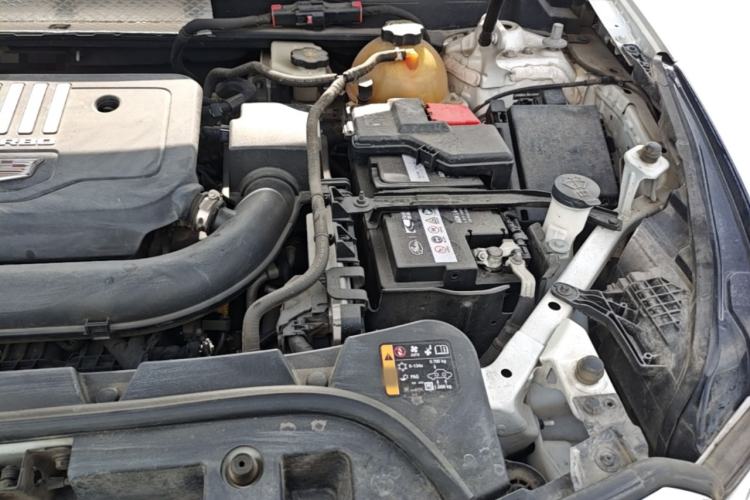 Used Cadillac XT5 2021 2.0T Four-Wheel Drive Luxury Version Engine Bay Left