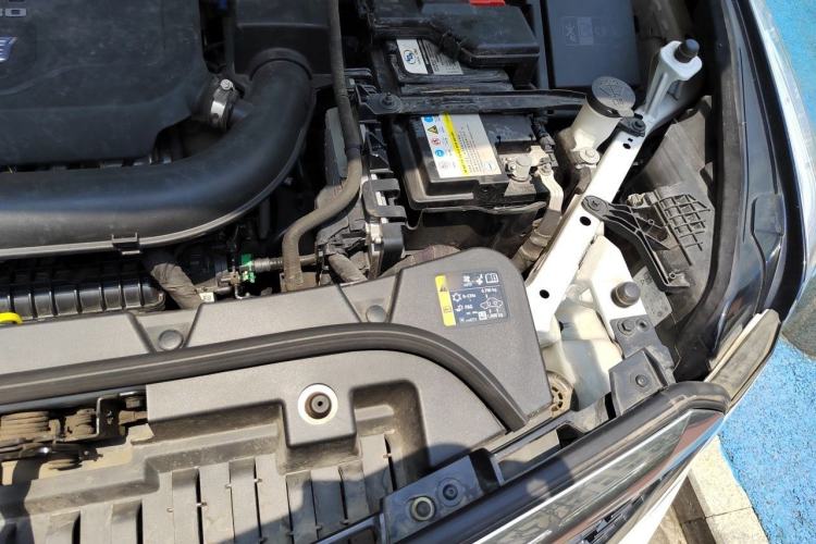 Used Cadillac XT5 2021 28T Luxury Model Engine Bay Left