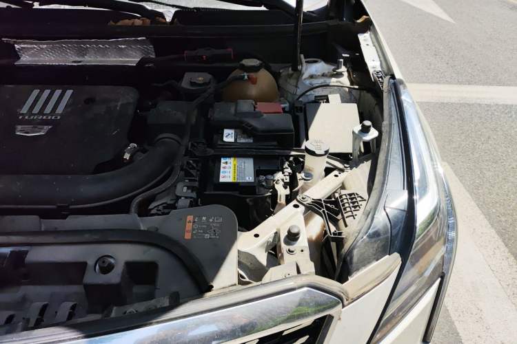 Used Cadillac XT5 2021 2.0T Two-Wheel Drive Luxury Version Engine Bay Left