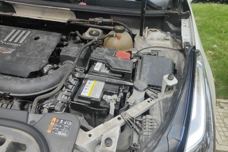 Used Cadillac XT5 2021 2.0T Two-Wheel Drive Luxury Version Engine Bay Left