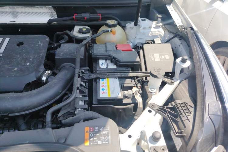 Used Cadillac XT5 2021 2.0T Two-Wheel Drive Luxury Version Engine Bay Left