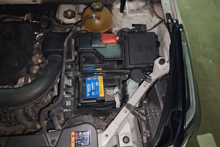 Used Cadillac XT5 2021 28T Luxury Model Engine Bay Left