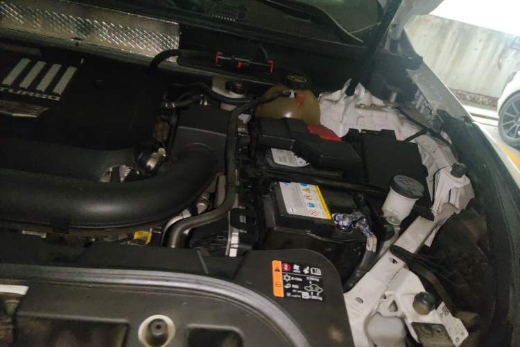 Used Cadillac XT5 2021 2.0T Two-Wheel Drive Luxury Version Engine Bay Left