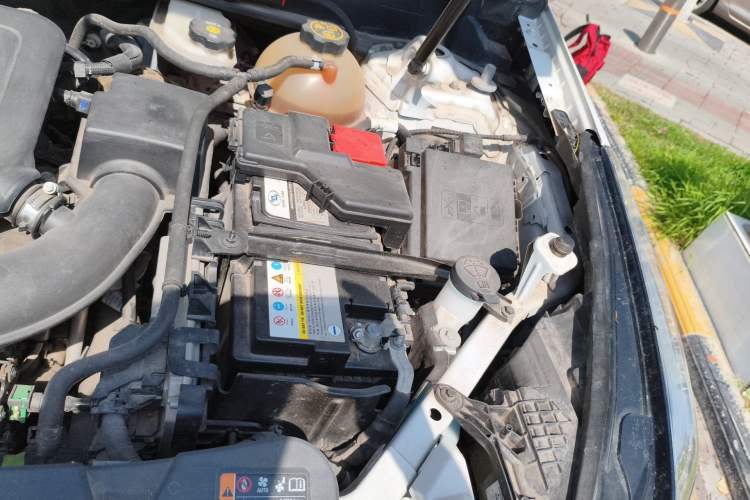 Used Cadillac XT5 2021 2.0T Four-Wheel Drive Luxury Version Engine Bay Left