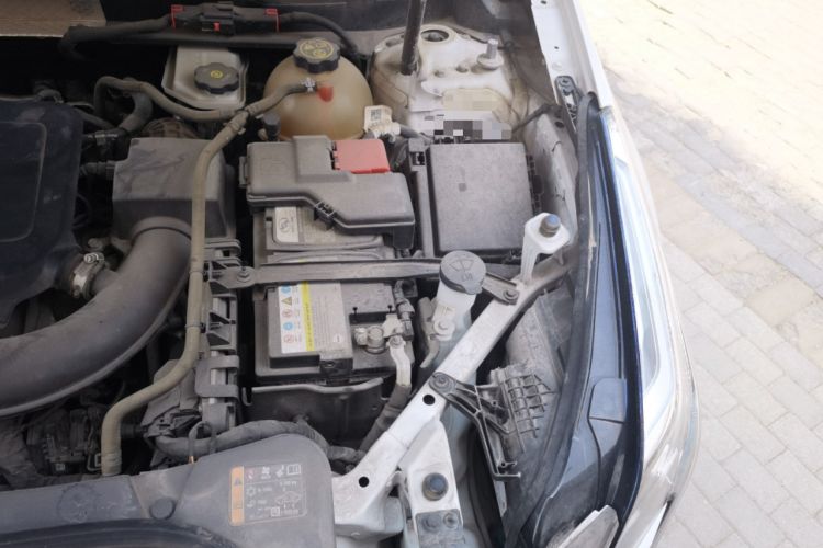 Used Cadillac XT5 2021 2.0T Four-Wheel Drive Luxury Version Engine Bay Left