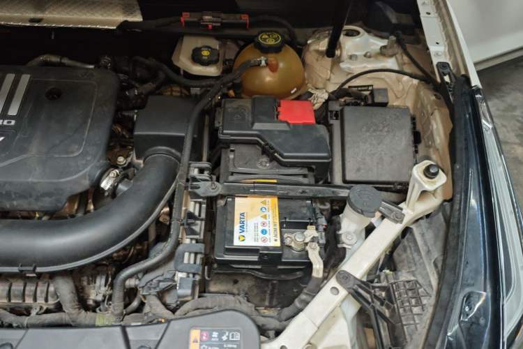 Used Cadillac XT5 2021 2.0T Four-Wheel Drive Luxury Version Engine Bay Left