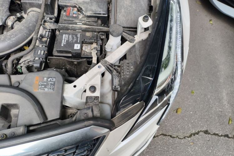 Used Cadillac XT5 2021 2.0T Four-Wheel Drive Luxury Version Engine Bay Left