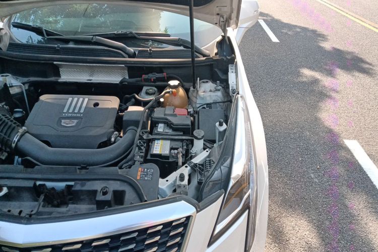 Used Cadillac XT5 2021 2.0T Four-Wheel Drive Luxury Version Engine Bay Left