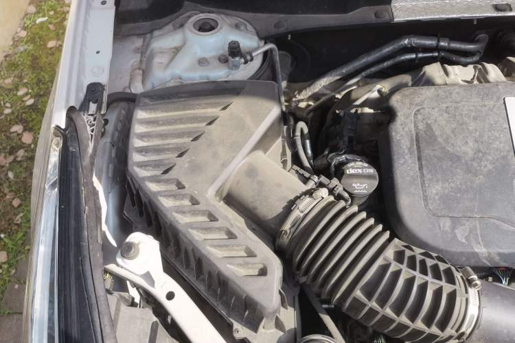 Used Cadillac XT5 2021 2.0T Four-Wheel-Drive Platinum Edition Engine Bay Right