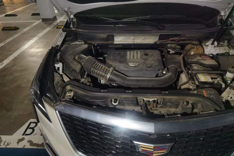 Used Cadillac XT5 2021 2.0T Two-Wheel Drive Luxury Version Engine Bay Right