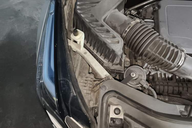 Used Cadillac XT5 2021 28T Four-Wheel Drive Platinum Sport Edition Engine Bay Right