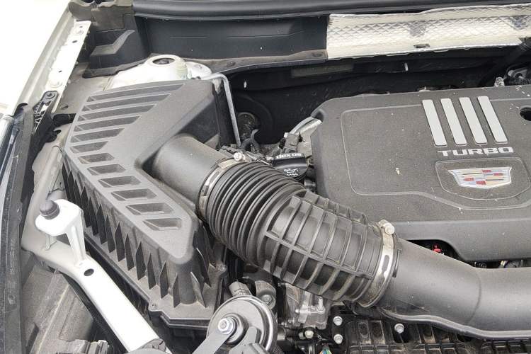 Used Cadillac XT5 2021 2.0T Two-Wheel Drive Luxury Version Engine Bay Right