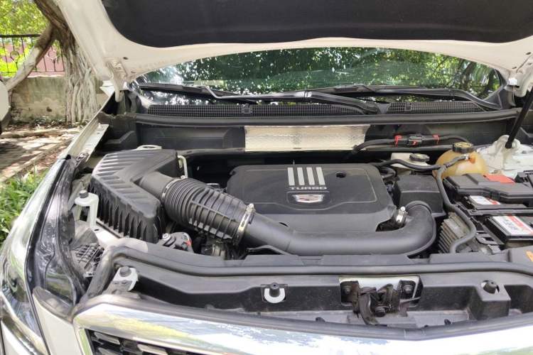 Used Cadillac XT5 2021 2.0T Two-Wheel Drive Luxury Version Engine Bay Right