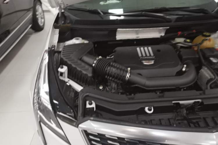 Used Cadillac XT5 2021 2.0T Two-Wheel Drive Luxury Version Engine Bay Right