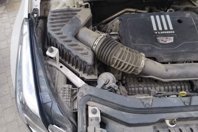 Used Cadillac XT5 2021 2.0T Four-Wheel Drive Luxury Version Engine Bay Right