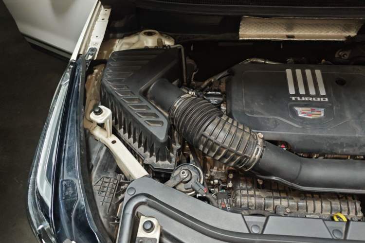 Used Cadillac XT5 2021 2.0T Four-Wheel Drive Luxury Version Engine Bay Right