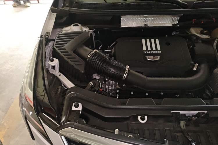 Used Cadillac XT5 2021 2.0T Two-Wheel Drive Luxury Version Engine Bay Right