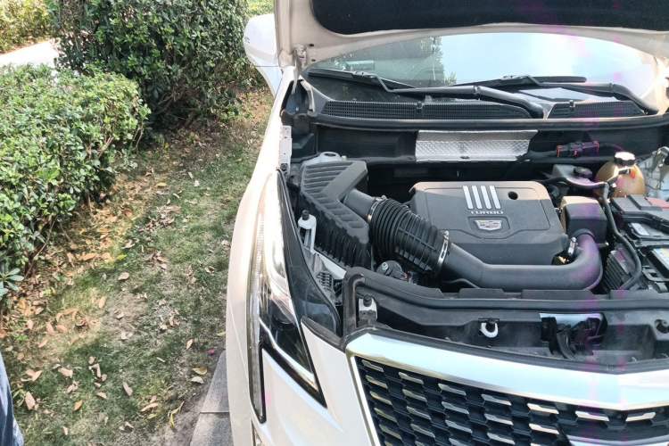 Used Cadillac XT5 2021 2.0T Four-Wheel Drive Luxury Version Engine Bay Right